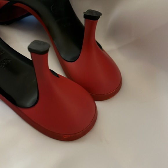 Beautiful red Chanel slip ons with black bows - size 39 1/2 - good condition - Picture 9 of 12